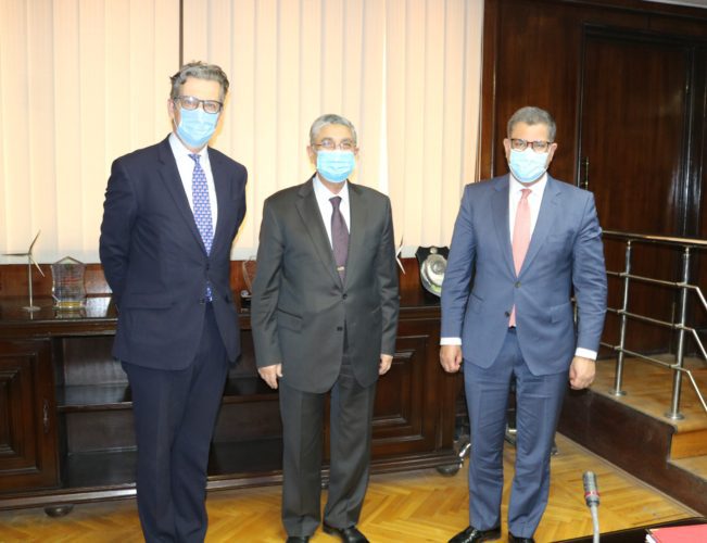 وزير الكهرباء