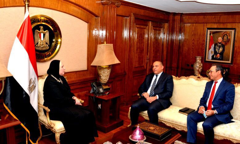 نيفين جامع