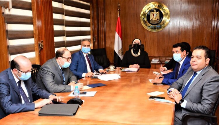 وزيرة التجارة والصناعة