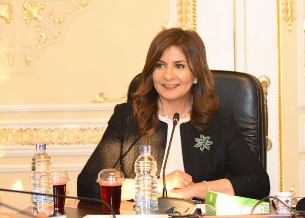 وزيرة الهجرة