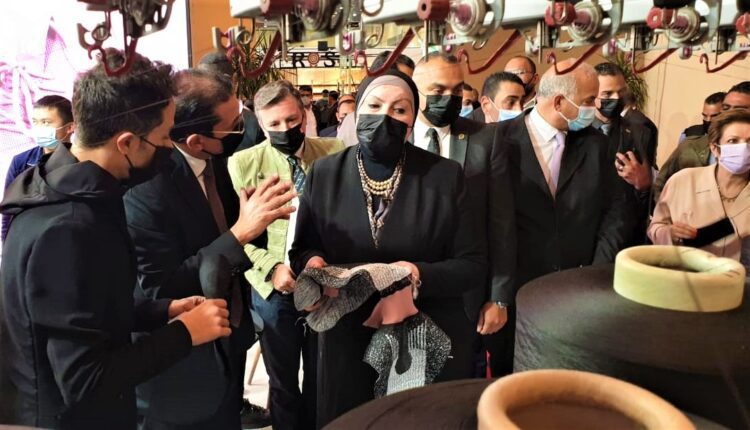 وزيرة التجارة والصناعة