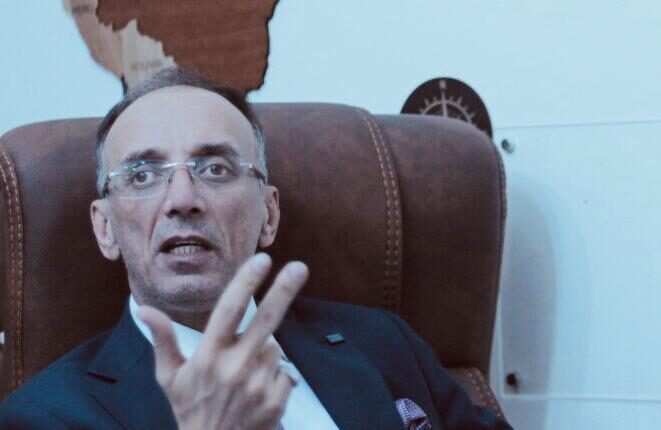 رائد العزاوي استاذ العلاقات الدولية