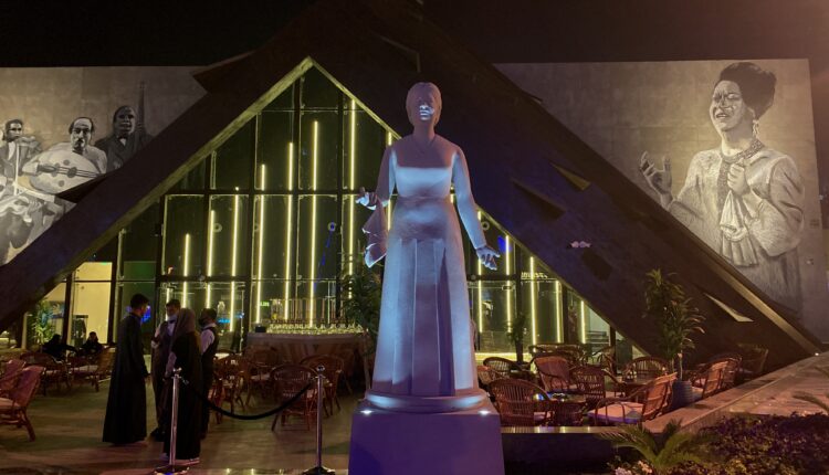 عضو هيئة التدريس وخريجو الجامعة الأمريكية بالقاهرة يشاركون في الإعداد لمسرحيتين جديدتين عن عبد الحليم حافظ وأم كلثوم ضمن فعاليات موسم الرياض‎‎