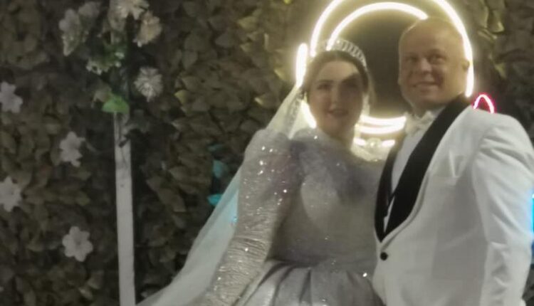 «مصر البلدالإخبارية» تهنيءالأستاذ عمرو والأنسة مريم بزفافهما