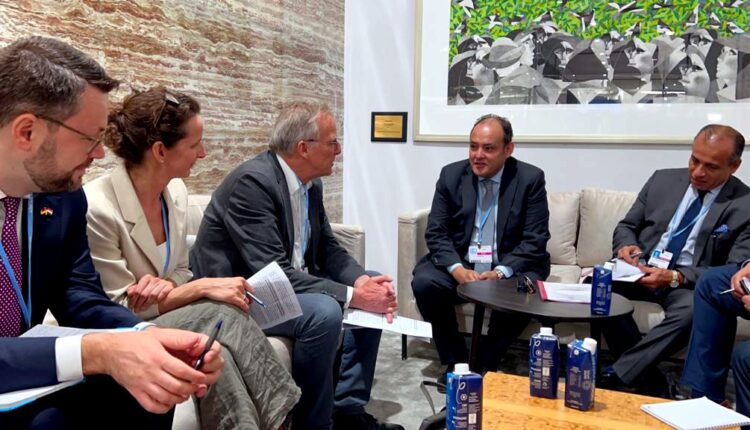 "وزير التجارة والصناعة"يبحث مع وزير الدولة الالماني مشروعات التعاون الحالية والمستقبلية بين البلدين