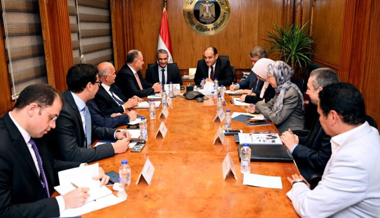 وزير التجارة والصناعة