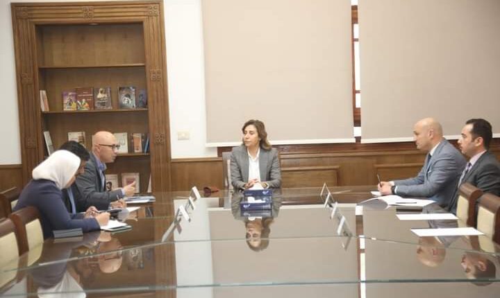 وزيرة الثقافة