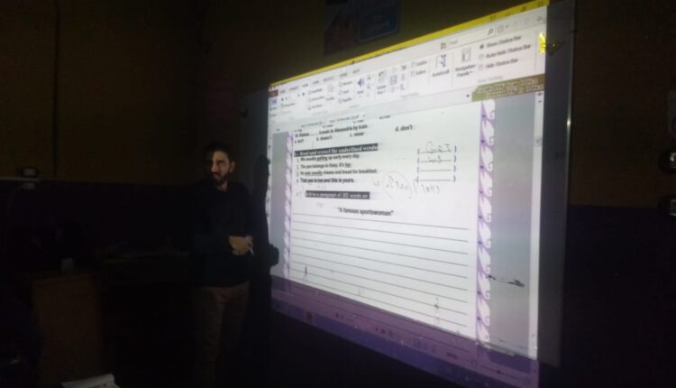 صورة لمحاضر اللغة الإنجليزية أحمد عاشور