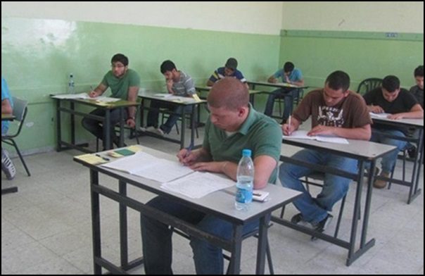 ألف طالب وطالبة يؤدون امتحانات
