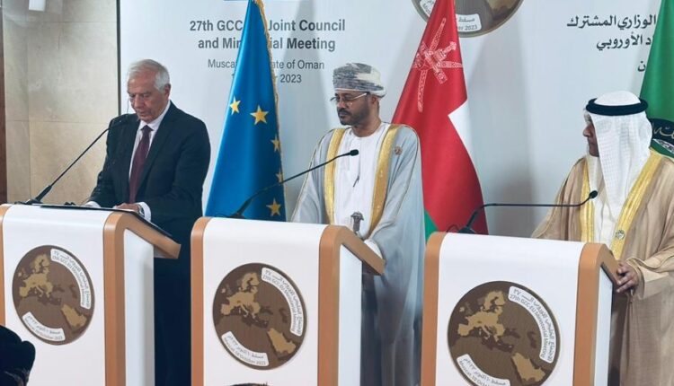 «وزير الخارجية العماني» يشدد على وقف التصعيد وحل الدولتين