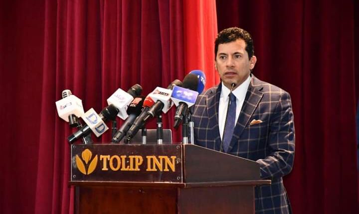 وزير الشباب والرياضة