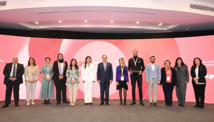 وزير البترول يسلم جوائز التميز في مجال المساواة في الطاقة إيجبس2024