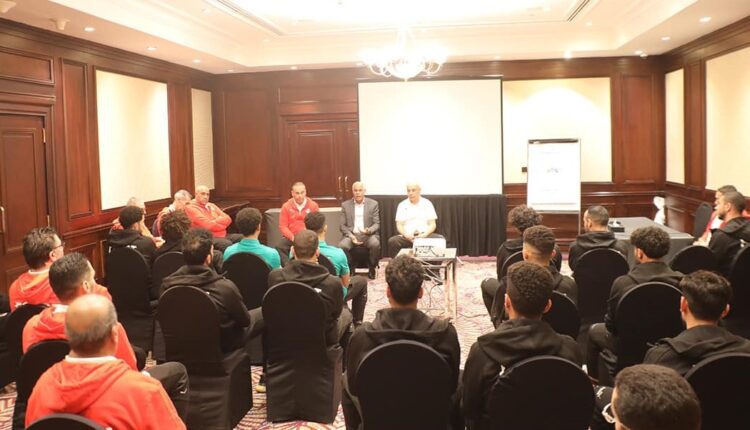 الجهاز الفني للمنتخب يعقد إجتماعا مع اللاعبين