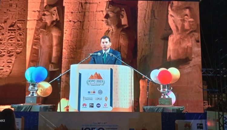 وزير الشباب والرياضة