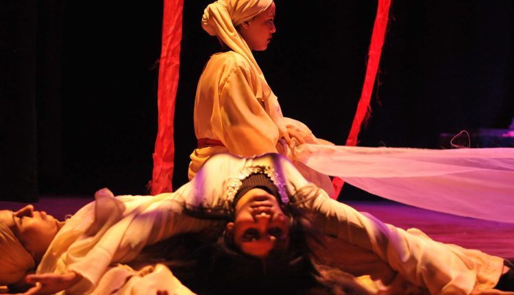 خيط أحمر طويل