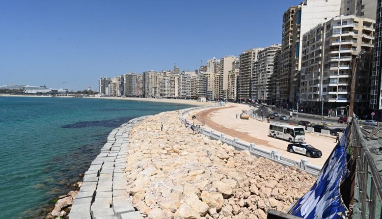 وزير الإسكان ومحافظ الإسكندرية يختتمان جولتهما بتفقد مشروع توسعة كورنيش الإسكندرية من المنتزه إلى فندق المحروسة