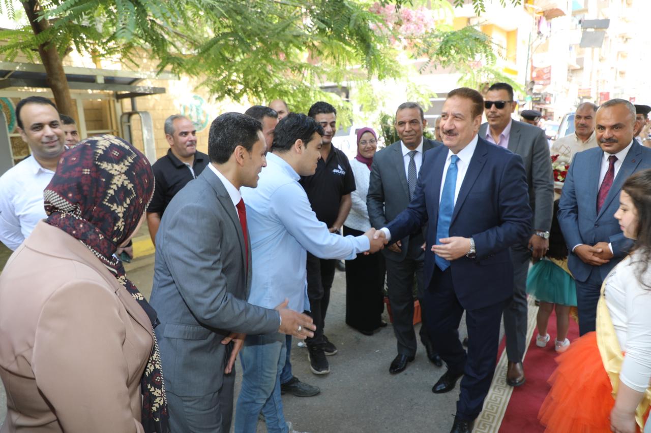 المنوفية تستقبل محافظها ونائبه بالزغاريد والورود