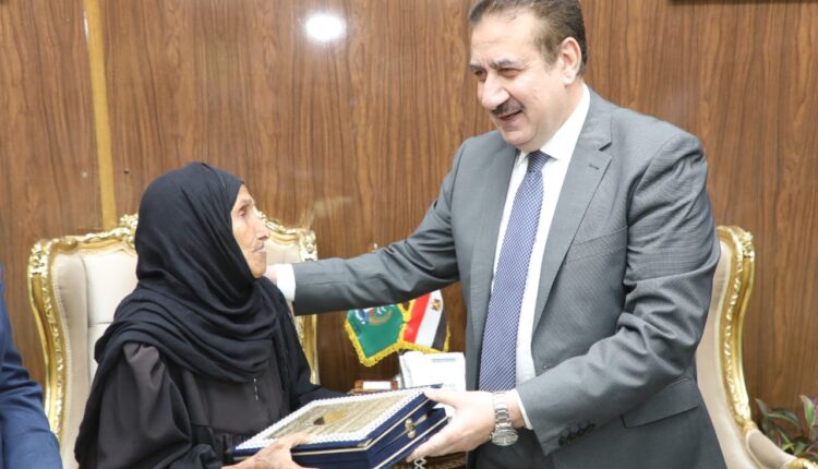 محافظ المنوفية يتابع جهود مبادرة " لا أمية مع تكافل " ويؤكد محو أمية 13 ألف و 763 مواطن خلال عامين منذ بدء المبادرة