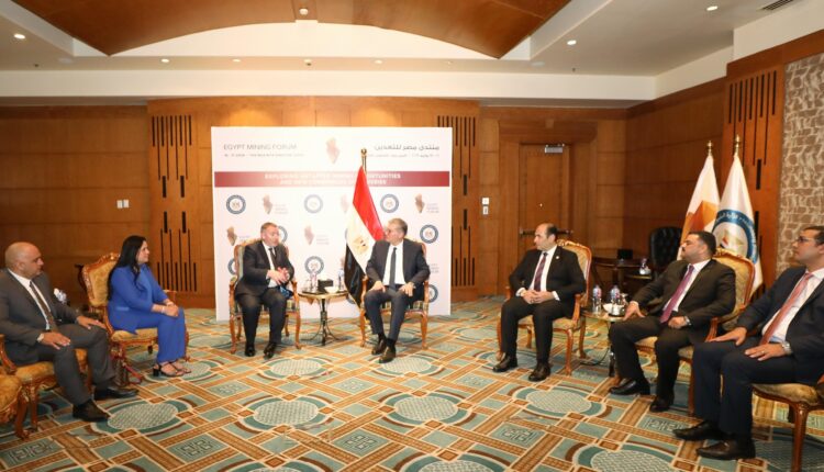 وزير البترول يلتقي مع وفد شركة CY PLUS الألمانية