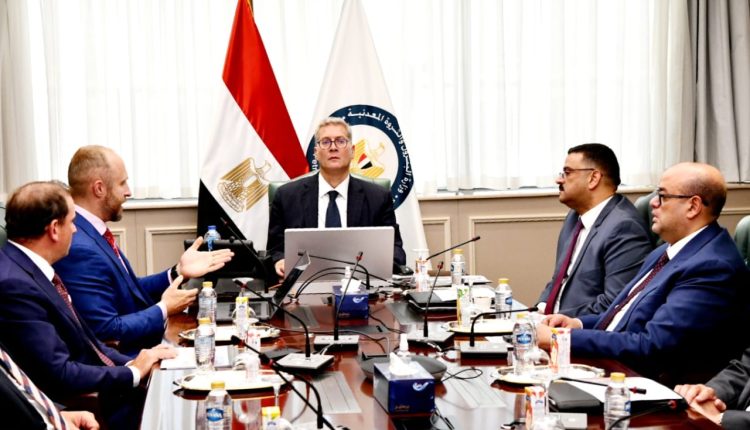 كريم بدوى يلتقي بوفد شركة آتون ريسورسز الكندية