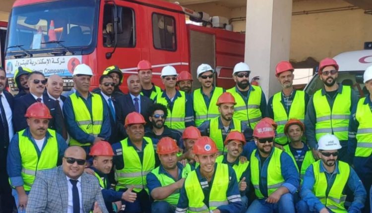 عباس صابر: يلتقى  بالأمن الصناعى بشركة اسكندريه للبترول ويثنى على مجهودهم في تأمين احتفالية عيد البترول