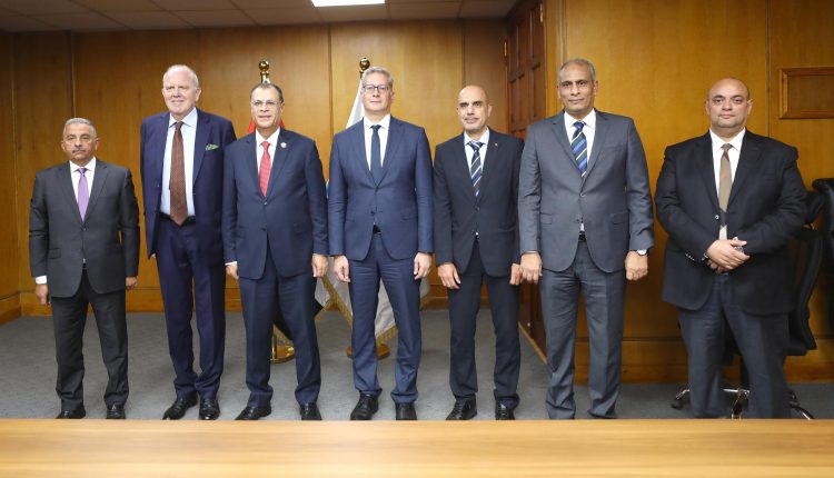 وزير البترول  يشهد توقيع ثلاث اتفاقيات استراتيجية لتطوير مصانع أبوقير للأسمدة وتعزيز كفاءة الطاقة والأستدامة