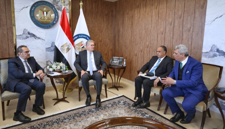 وزير البترول يستعرض برامج شركة أديس فى حفر الآبار الاستكشافية والإنتاجية بأبو رديس