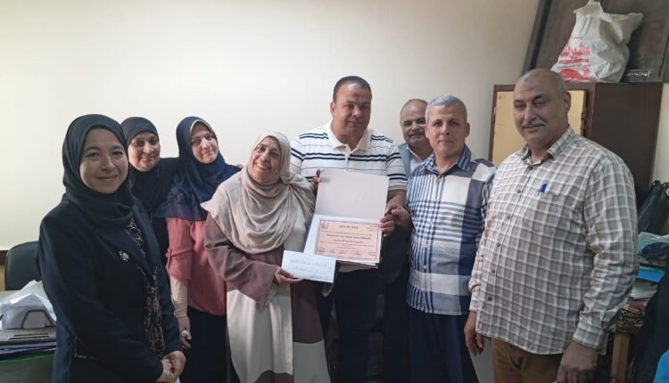 ادارة التربية الخاصة بالمنوفية تحتفل بخروج الاستاذة حمدية لبلوغها سن المعاش