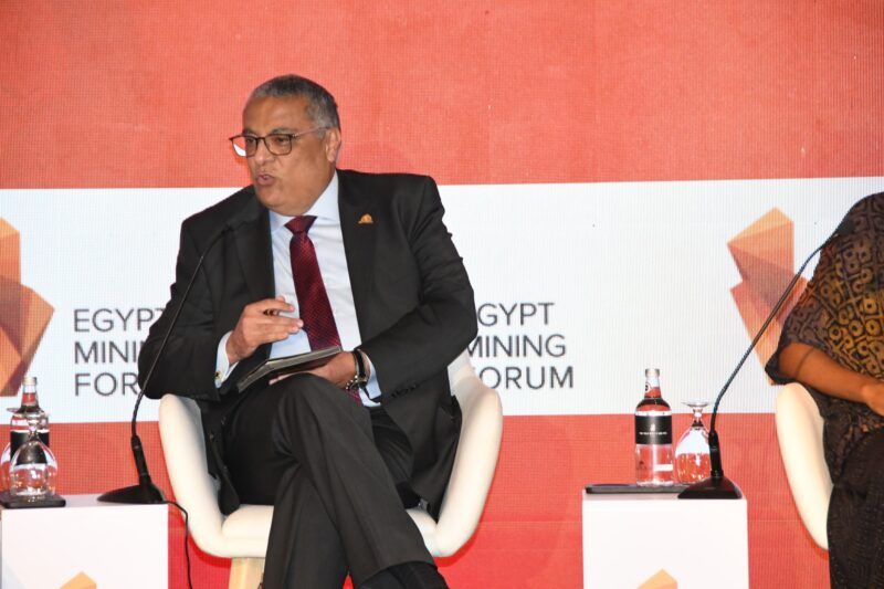 التحديات والفرص للتحول الاستراتيجي للدول الغنية بالمعادن المصدرة للمواد الخام إلى الاقتصادات الصناعية